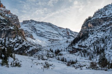 Dağların güzel manzarası