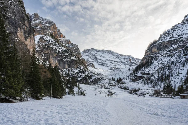 Dağların güzel manzarası