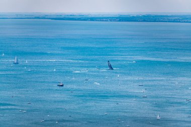 Uluslararası yelkencilik yarışlarının havadan görünüşü