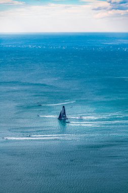 Uluslararası yelkencilik yarışlarının havadan görünüşü