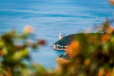 Deniz kıyısının güzel manzarası