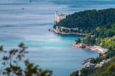 Deniz kıyısının güzel manzarası