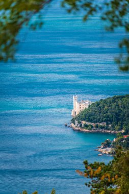 Deniz kıyısının güzel manzarası