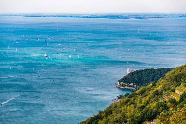 Uluslararası yelkencilik yarışlarının havadan görünüşü