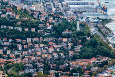 Trieste körfezi ve tepeleri ve denizleri..