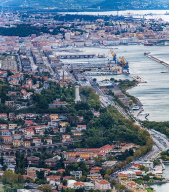 Trieste körfezi ve tepeleri ve denizleri..
