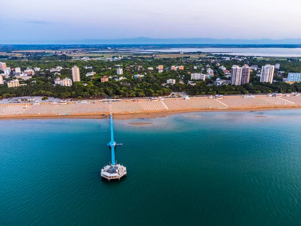 İtalya 'nın Lignano Sabbiadoro sahilinin havadan görünüşü.