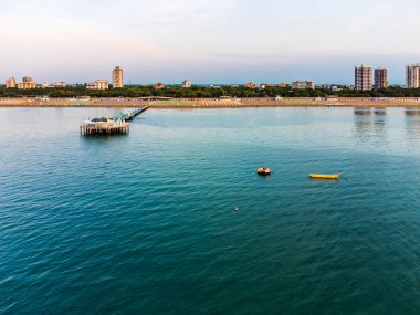 Limanın ve İtalya 'nın Lignano Sabbiadoro sahilinin havadan görüntüsü..