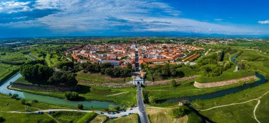 Palmanova, Udine, İtalya. O dönemin örnek bir takviye projesi 1593 'te, Aerial View' da ortaya kondu.