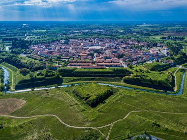 Palmanova, Udine, İtalya. O dönemin örnek bir takviye projesi 1593 'te, Aerial View' da ortaya kondu.