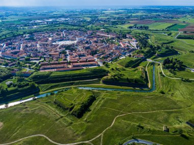 Palmanova, Udine, İtalya. O dönemin örnek bir takviye projesi 1593 'te, Aerial View' da ortaya kondu.