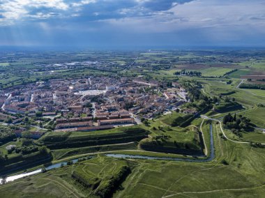Palmanova, Udine, İtalya. O dönemin örnek bir takviye projesi 1593 'te, Aerial View' da ortaya kondu.