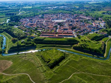 Palmanova, Udine, İtalya. O dönemin örnek bir takviye projesi 1593 'te, Aerial View' da ortaya kondu.