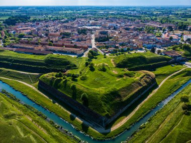 Palmanova, Udine, İtalya. O dönemin örnek bir takviye projesi 1593 'te, Aerial View' da ortaya kondu.