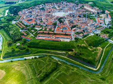 Palmanova, Udine, İtalya. O dönemin örnek bir takviye projesi 1593 'te, Aerial View' da ortaya kondu.