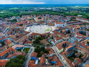Palmanova, Udine, İtalya. O dönemin örnek bir takviye projesi 1593 'te, Aerial View' da ortaya kondu.
