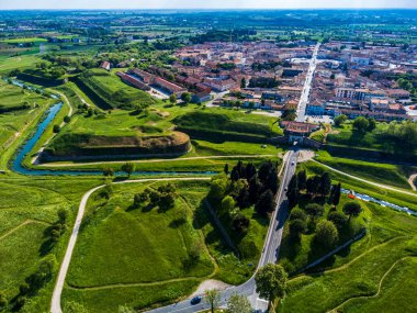 Palmanova, Udine, İtalya. O dönemin örnek bir takviye projesi 1593 'te, Aerial View' da ortaya kondu.