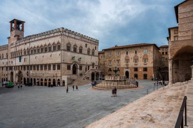 Perugia, İtalya - 23 Haziran 2022: Antik kentte çeşmeli merkez meydan