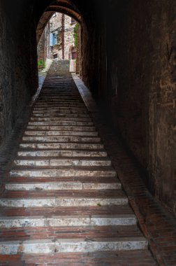 Perugia, İtalya 'da güzel eski şehir sokak manzarası - 23 Haziran 2022