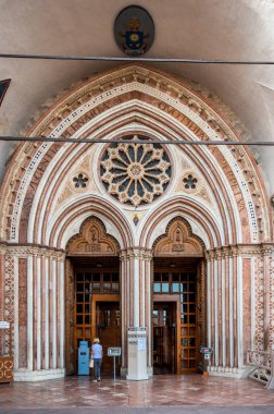 Assisi, İtalya 'daki güzel şapel binasının manzarası.