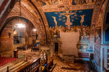 Assisi, İtalya 'daki eski kilisenin içinde.