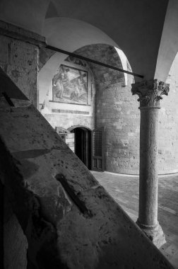 Assisi, İtalya 'daki eski kilisenin içinde.