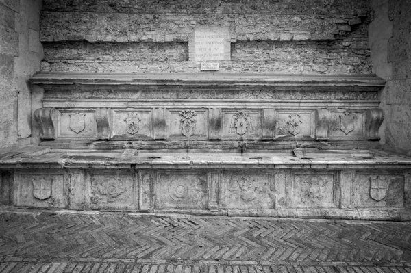 Starobylá Kamenná Zeď Fontánou Assisi Itálie — Stock fotografie