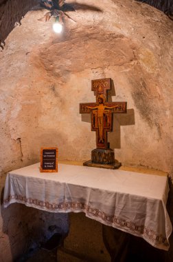 İtalya, Umbria - 24 Haziran 2022: Santa Maria delle Carceri-Münzevi Evi. 