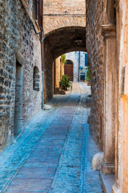 Umbria 'daki köyün ortaçağ mimarisi, büyü.