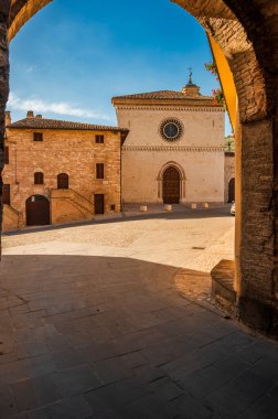 Umbria 'daki köyün ortaçağ mimarisi, büyü.