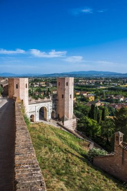 Umbria 'daki köyün ortaçağ mimarisi, büyü.