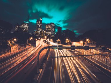 Sydney Trafiğe Uzun Pozisyon