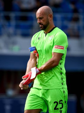 Pepe Reina 'nın (Lazio) İtalyan futbol takımı Serie A maçında eldivenleri çıkarması Bologna FC' nin SS Lazio 'ya karşı Renato Dall # 39; Ara stadyumunda oynadığı maçta hayal kırıklığı, 3 Ekim 2021 - Fotoğraf: Ettore Griffoni