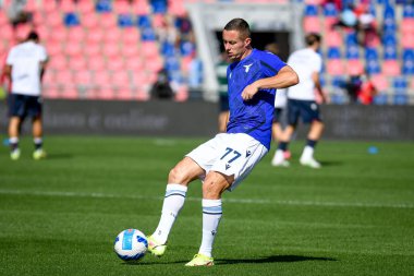 Adam Marusiç (Lazio) İtalyan futbol takımı Serie A 'nın Renato Dall # 39; Ara Stadyumu' nda oynanan Bologna FC maçında ısınma turunda görev başında.