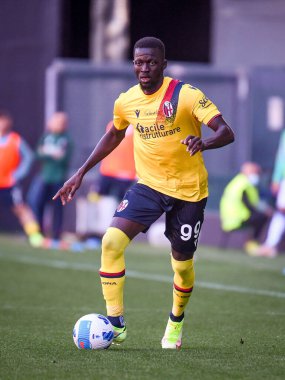 Musa Barrow (Bologna) İtalya 'nın Udinese Calcio-Bologna FC maçında 17 Ekim 2021' de Udine, İtalya 'daki Dacia Arena Stadyumu' nda görev yapan portre: Ettore Griffoni