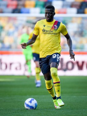 Musa Barrow (Bologna) İtalya 'nın Udinese Calcio-Bologna FC maçında 17 Ekim 2021' de Udine, İtalya 'daki Dacia Arena Stadyumu' nda görev yapan portre: Ettore Griffoni