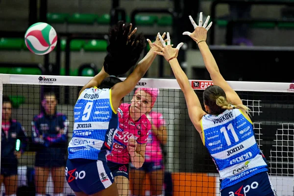 Spike Ebrar Karakurt Novara Volleyball Italian Serie Women Match Imoco — Stock Photo, Image