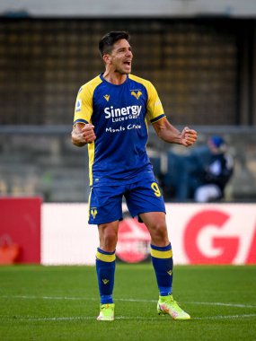 Giovanni Simeoni (Verona) portresi, İtalya 'nın Verona şehrindeki Marcantonio Bentegodi Stadyumu' nda oynanan Hellas Verona FC - SS Lazio maçında 24 Ekim 2021 'de kutlanıyor.