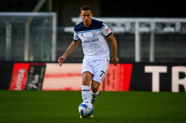 Adam Marusiç (Lazio) İtalyan futbolu Serie A maçı sırasında İtalya 'nın Verona kentindeki Marcantonio Bentegodi Stadyumu' nda Hellas Verona FC 'ye karşı SS Lazio maçında görev başında.