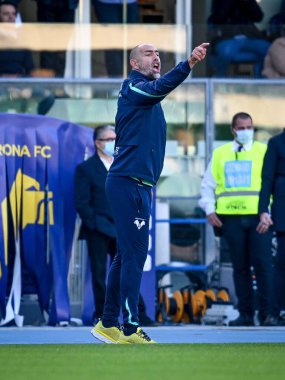 Igor Tudor (Teknik Direktör Verona), İtalya 'nın Verona şehrindeki Marcantonio Bentegodi Stadyumu' nda oynanan Hellas Verona FC - SS Lazio maçı sırasında yaptığı jestler: Ettore Griffoni