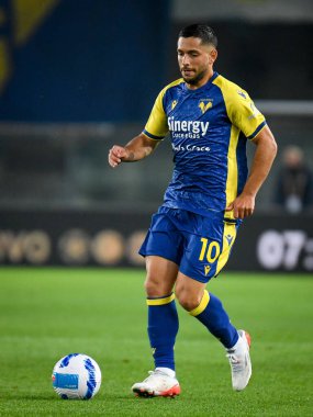 Giancluca Caprari (Verona) İtalyan futbolu Serie A maçı sırasında İtalya 'nın Verona kentindeki Marcantonio Bentegodi Stadyumu' nda Hellas Verona FC ile Juventus FC karşılaşması sırasında görev başında.
