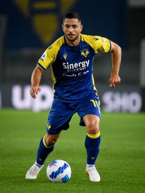 Giancluca Caprari (Verona) İtalyan futbolu Serie A maçı sırasında İtalya 'nın Verona kentindeki Marcantonio Bentegodi Stadyumu' nda Hellas Verona FC ile Juventus FC karşılaşması sırasında görev başında.