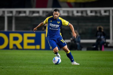 Giancluca Caprari (Verona) İtalyan futbolu Serie A maçı sırasında İtalya 'nın Verona kentindeki Marcantonio Bentegodi Stadyumu' nda Hellas Verona FC ile Juventus FC karşılaşması sırasında görev başında.