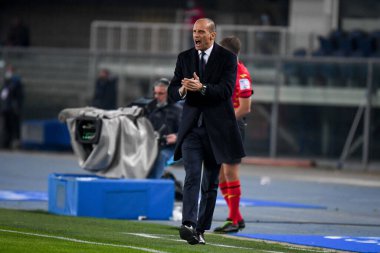 Massimiliano Allegri (Teknik Direktör Juventus) 30 Ekim 2021 'de İtalya' nın Verona kentinde Marcantonio Bentegodi Stadyumu 'nda oynanan Hellas Verona FC - Juventus FC karşılaşmasında jestler yaptı.