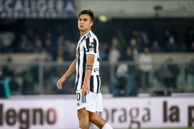 İtalyan futbolu Serie A maçında Paulo Dybala (Juventus) portresi Hellas Verona FC 'ye karşı Juventus FC maçı Verona, İtalya' da Marcantonio Bentegodi Stadyumu 'nda, 30 Ekim 2021