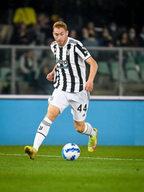 Dejan Kulusevski (Juventus) İtalyan futbolu Serie A maçı sırasında İtalya 'nın Verona kentindeki Marcantonio Bentegodi Stadyumu' nda Hellas Verona FC ile Juventus FC karşılaşması sırasında görev başında.