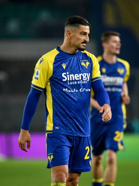 Koray Gunter (Verona) İtalya futbolu sırasındaki portresi Serie A maçı sırasında Hellas Verona FC ile Juventus FC arasında İtalya 'nın Verona kentinde Marcantonio Bentegodi Stadyumu' nda oynanan karşılaşma, 30 Ekim 2021 - Fotoğraf: Ettore Griffoni