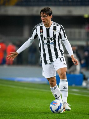 Luca Pellegrini (Juventus) İtalyan futbolu Serie A maçı sırasında İtalya 'nın Verona kentindeki Marcantonio Bentegodi Stadyumu' nda Hellas Verona FC ile Juventus FC karşılaşması sırasında görev başında.