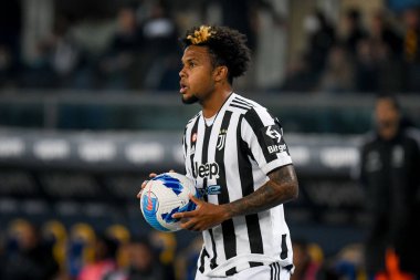 Weston McKennie (Juventus) İtalya futbolu sırasındaki portresi Serie A karşılaşmasında Hellas Verona FC ile Juventus FC arasında Verona, İtalya 'daki Marcantonio Bentegodi Stadyumu' nda, 30 Ekim 2021