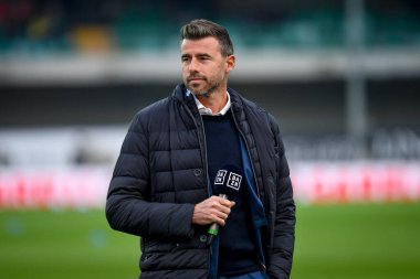 İtalyan futbol takımı Serie A maçında DAZN Italia 'nın gazeteci ve televizyon sunucusu Andrea Barzagli, Verona, İtalya' daki Marcantonio Bentegodi Stadyumu 'nda Hellas Verona FC' ye karşı Juventus FC maçı, 30 Ekim 2021